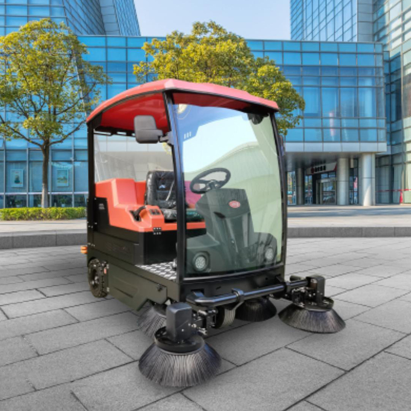 How does the anti-entanglement design of modern sanitation electric ride-on sweepers prevent malfunctions?